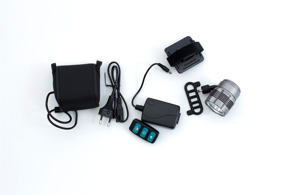 TAR I: 8 pærer på 1000 lumen lysstyrke hver, sier produsenten, men den leverer ikke 8000 lumen av den grunn 8 pærer på 1000 lumen lysstyrke hver, sier produsenten, men den leverer ikke 8000 lumen av den grunn