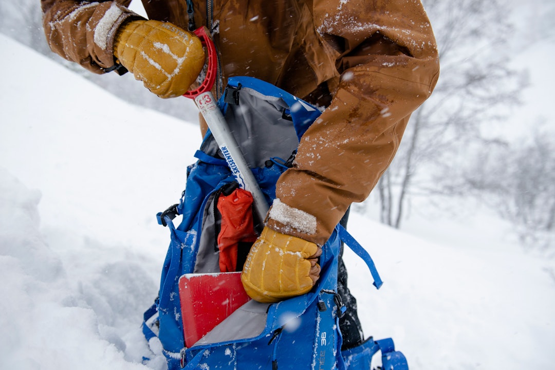 BRUKERVENNLIGHET: Plass til skredutstyr og detaljer som er enkle å bruke med votter eller hansker er viktig. Foto: Martin Innerdal Dalen BRUKERVENNLIGHET: Plass til skredutstyr og detaljer som er enkle å bruke med votter eller hansker er viktig. Foto: Martin Innerdal Dalen