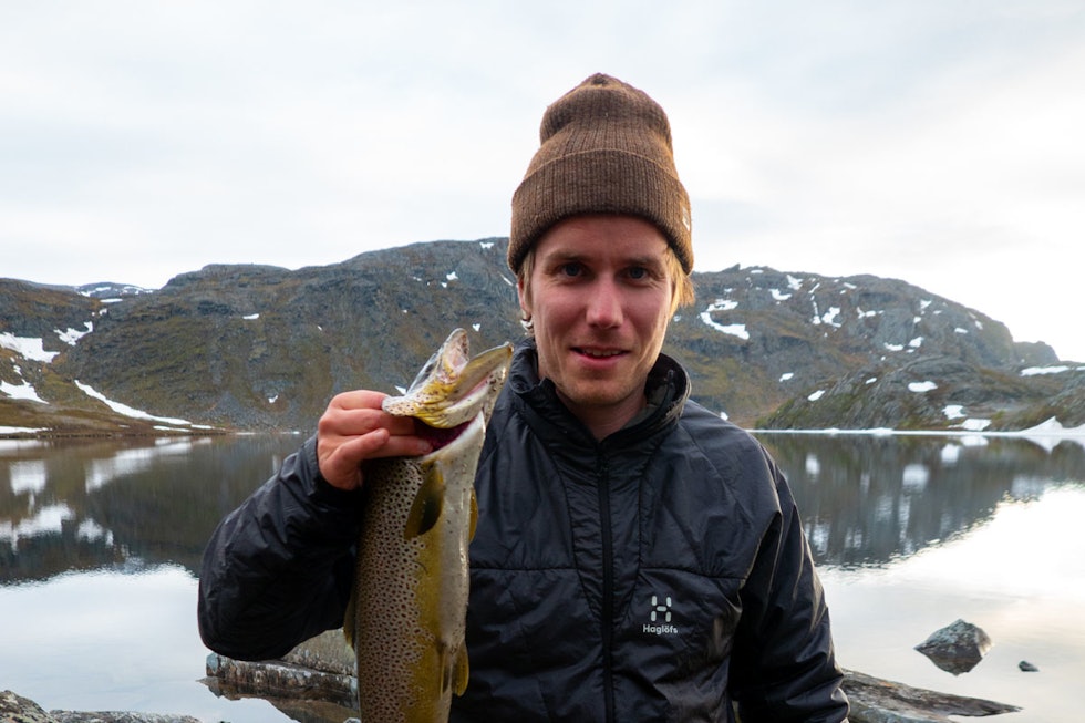 Eirik Verlo sender store linjer på snøbrett - og huker store fisk når det er varmt! Foto: Erik Walle eirikverlo