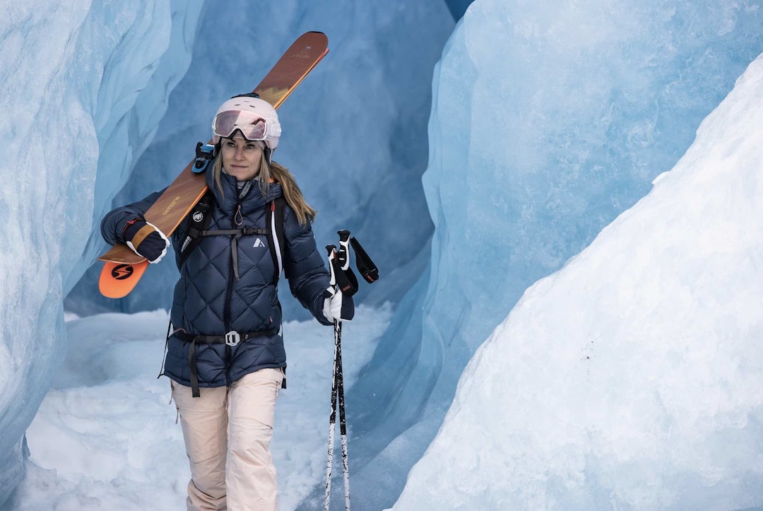 Elyse Saugstad er proff skikjører fra Alaska og ambassadør for ORAGE. Fotograf Jeff Cricco. Skjermbilde 2021-10-22 kl. 20.14.01