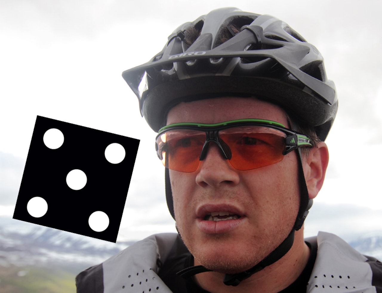 RARING: Det er ikke sikkert denne karen ville blitt finere med tøffere sykkelbriller, men han ser i hvert fall svært godt.