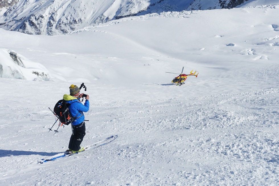 VOKTERNE: Guidene passer på – og de ringer til helikopter når det går over styr på Vallee Blanche.