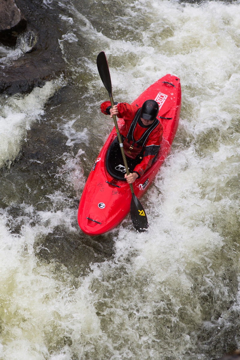 FOR BRATT OG KREVENDE PADLING: Creekbåter er store og laget for å holde seg oppå vannet. foto: Tore Meirik elvepadling utstyr