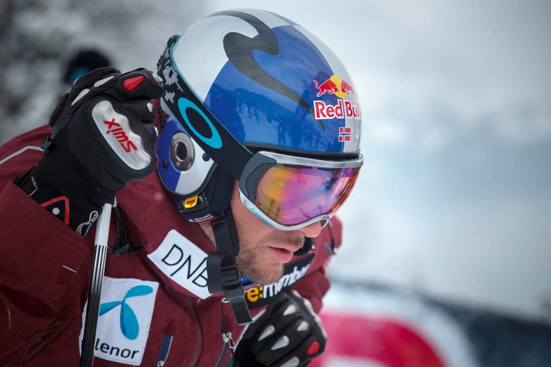 KONSENTRASJON: Det er alvor når det kjøres utfor i livsfarlig fart i Kitzbühel. Aksel er ekstremt fokusert før start. Bilde: Cornelius Poppe Aksel Lund Svindal