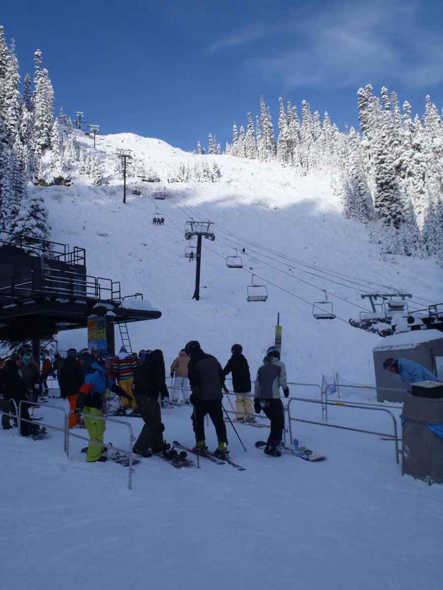 TØFF GAMMELDAGS FASTKLEMME-STOLHEIS: Chair 6 i Mt. Baker: Verdens mest nedsnødde heis og bratt terreng. Say no more. TØFF GAMMELDAGS FASTKLEMME-STOLHEIS: Chair 6 i Mt. Baker: Verdens mest nedsnødde heis og bratt terreng. Say no more.