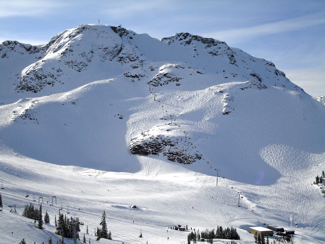 TØFF HEIS MED UTLØSBARE KLEMMER: Disse er det mange av, men Peak Express i Whistlerhttps://www.youtube.com/watch?v=UZlUjArB6H8 er fin, og gir blant annet tilgang til linja Air Jordan. Har du ikke sett denne på film, ja da har du ikke sett nok skifilm. TØFF HEIS MED UTLØSBARE KLEMMER: Disse er det mange av, men Peak Express i Whistlerhttps://www.youtube.com/watch?v=UZlUjArB6H8 er fin, og gir blant annet tilgang til linja Air Jordan. Har du ikke sett denne på film, ja da har du ikke sett nok skifilm.