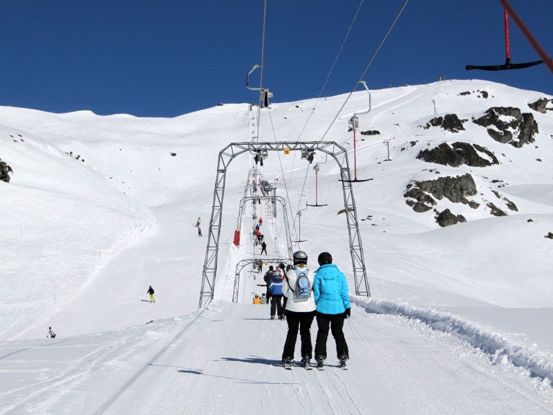 TØFF T-KROK HEIS: Le Col es Ombrintzes i St. Luc i Sveits: Lang, svingete og gir superenkel tilgang til noe av Alpenes beste frikjøring. Legg merke til svingen midt i bildet øverst og nedoverturen ved klippene til høyre i bildet. TØFF T-KROK HEIS: Le Col es Ombrintzes i St. Luc i Sveits: Lang, svingete og gir superenkel tilgang til noe av Alpenes beste frikjøring. Legg merke til svingen midt i bildet øverst og nedoverturen ved klippene til høyre i bildet.