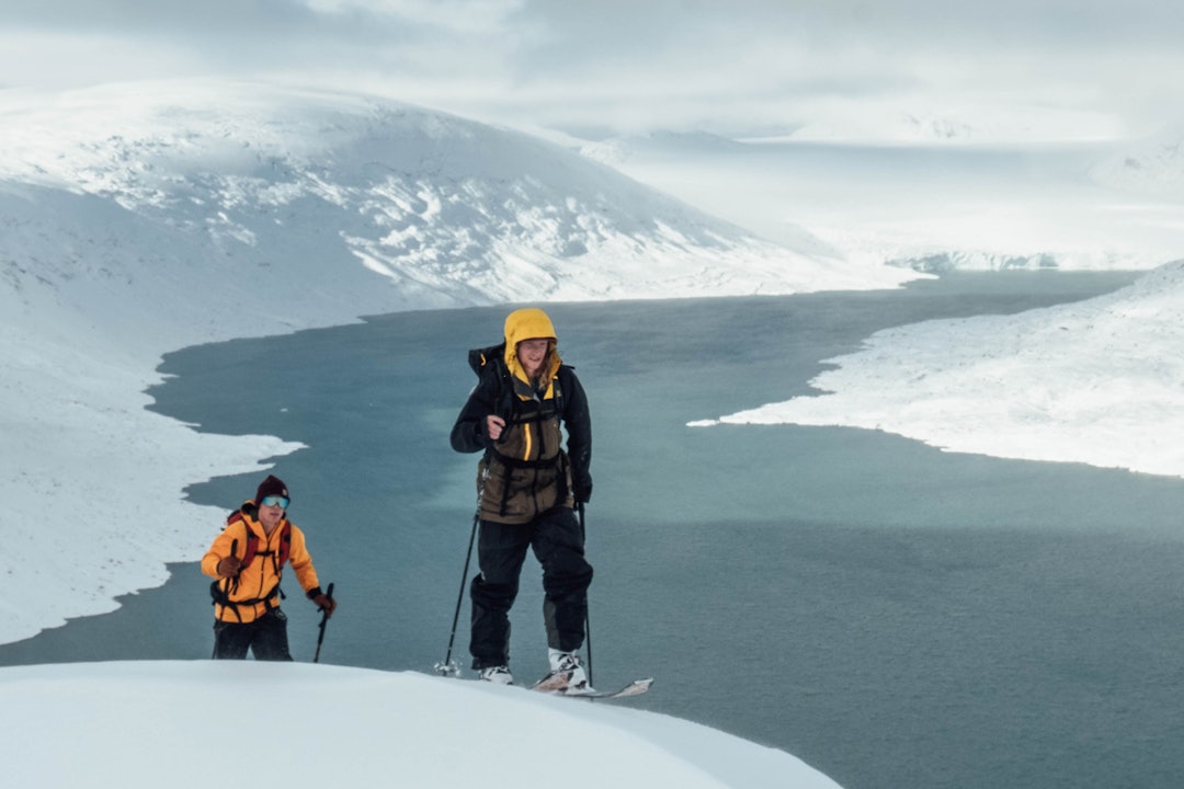 MER OG MER SNØ: Snømengdene bare økte på oppover fra dalen, og øverst var det 30 centimeter blower. Foto: Lars Storli Jostedalen topptur pudder