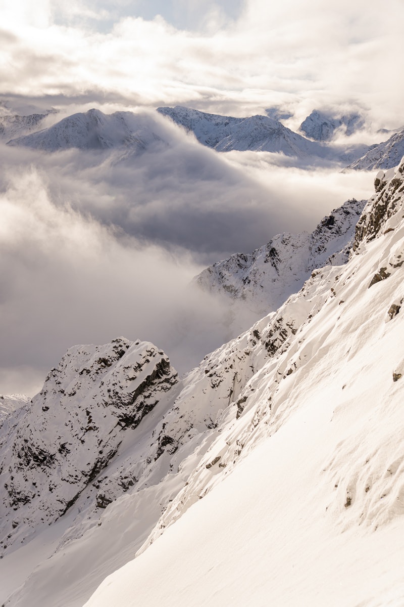 FINE FJELL: Kjostindene i sin fineste oktober-drakt. Foto: Martin Andersen Kjostind Lyngen topptur