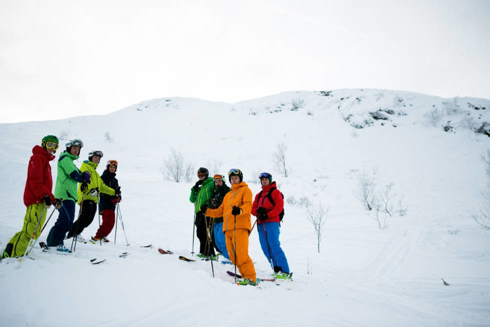 Den lokale freeride-klubben Trollhø høkkers samlet for reportasje med Fri Flyt. Foto: Tore Meirik Trollhøe hukkers freeride frikjøring alpint lemonsjøen vågå