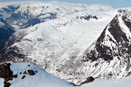Vetle Geisdalen sett frå Myrhønna Foto: Bjørnar Bjørhusdal. / Toppturar i Sogn. Vetle Geisdalen sett frå Myrhønna Foto: Bjørnar Bjørhusdal. / Toppturar i Sogn.