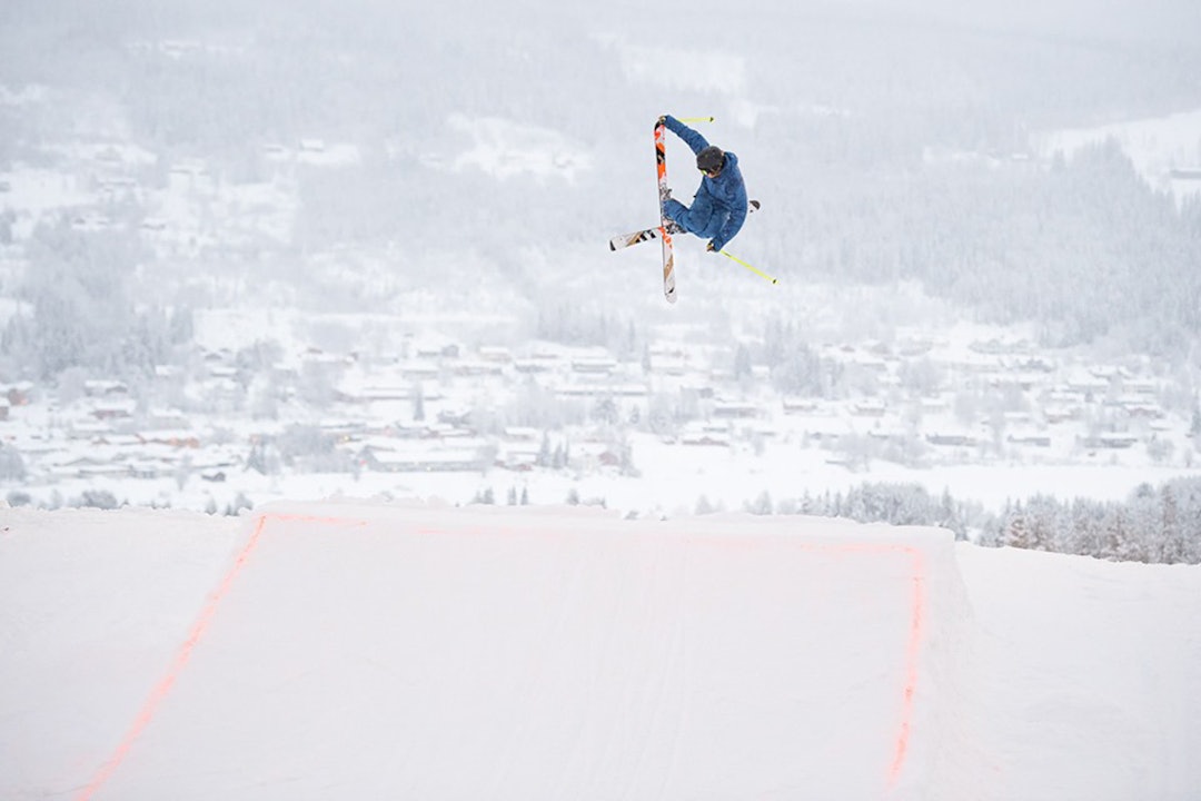 Fristilkjører Anders Backe i svevet i Trysilparken. Foto: Ola Matsson Anders backe Trysil ski snowboard skistar trysilfjellet park