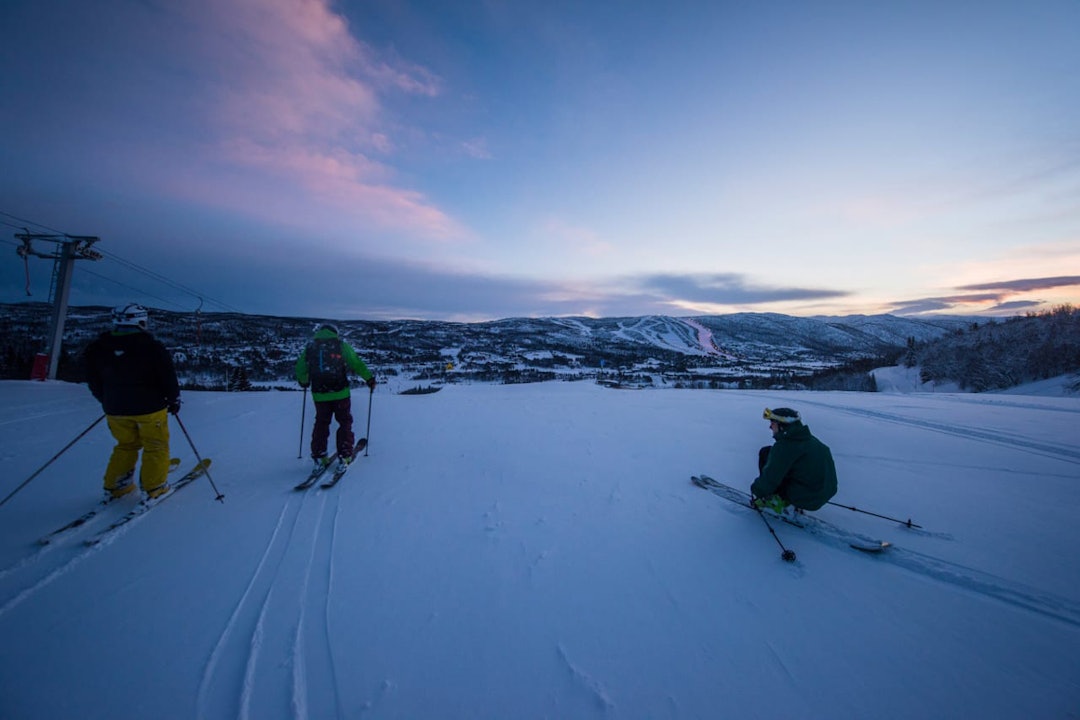 Anleggsråning i solnedgang på Geilo. Utsikten mangler det ikke noe på! geilo skikjøring freeride snowboard alpint skigeilo ski