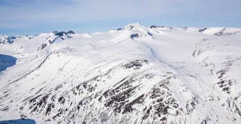 De to anbefalte variantene på dag 4. Ruta over Galdhøpiggen 2468 moh er fantastisk, men kan bli vel drøy for bein som allerede har gått mange høydemeter. Det blå alternativet anbefales for de som er i tvil. Foto: Marte Stensland Jørgensen / Høgruta i Jotunheimen. De to anbefalte variantene på dag 4. Ruta over Galdhøpiggen 2468 moh er fantastisk, men kan bli vel drøy for bein som allerede har gått mange høydemeter. Det blå alternativet anbefales for de som er i tvil. Foto: Marte Stensland Jørgensen / Høgruta i Jotunheimen.