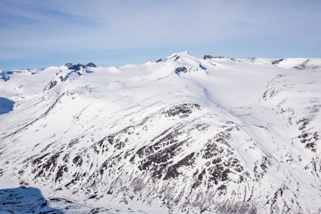 De to anbefalte variantene på dag 4. Ruta over Galdhøpiggen 2468 moh er fantastisk, men kan bli vel drøy for bein som allerede har gått mange høydemeter. Det blå alternativet anbefales for de som er i tvil. Foto: Marte Stensland Jørgensen / Høgruta i Jotunheimen. De to anbefalte variantene på dag 4. Ruta over Galdhøpiggen 2468 moh er fantastisk, men kan bli vel drøy for bein som allerede har gått mange høydemeter. Det blå alternativet anbefales for de som er i tvil. Foto: Marte Stensland Jørgensen / Høgruta i Jotunheimen.