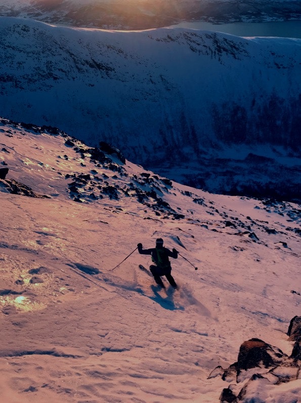 Jørgen Haug Myhr kjører på ræva snø i vakre omgivelser. Foto Finn Kristoffer Hovem Screen Shot 2018-02-22 at 12.37.20