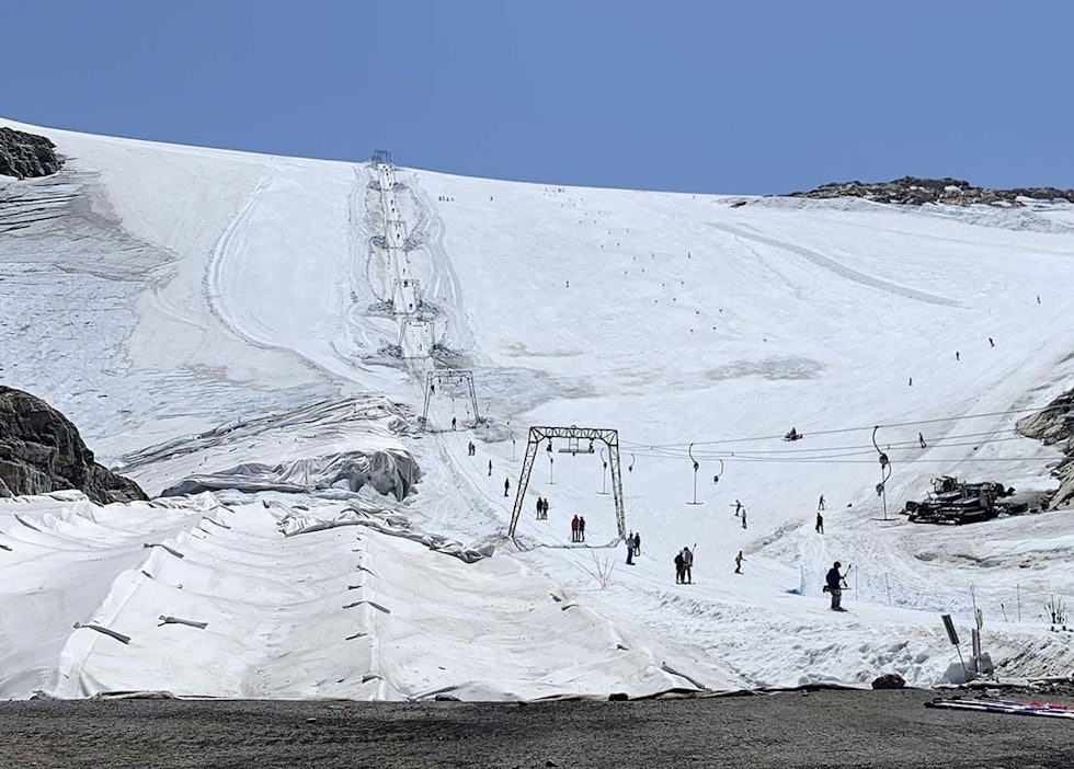 Øyeblikkbsbilde fra en helt vanlig, noe snøfattig, dag på Folgefonna. Foto: Michael Iversen Fonna glacier ski resort guide ski tips guide fri flyt snowboard park twintip