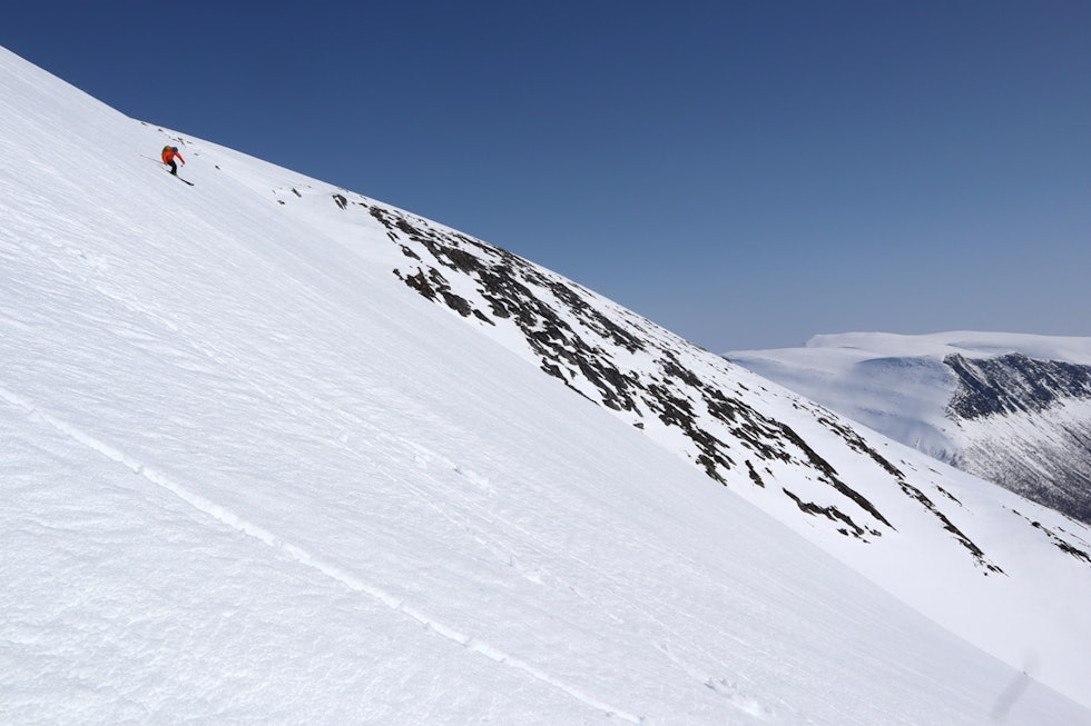 SKITERRENG: Den sørvendte flanken vest for bekkdalen har flotte områder for deilig cruising. Foto: Siv-Elin Skogen okla topptur oppdal storlidalen