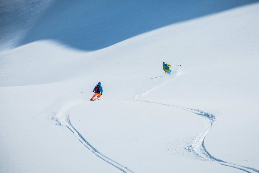 Deilig cruising fra Høgenibba og ned. Foto: Håvard Myklebust Høgenibba topptur randonee fri flyt guide sunnmøre nordmøre