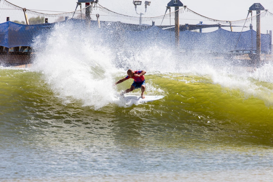 LEEMORE, CALIFORNIA: Kelly Slater på sin egen bølge i Surf Ranch, Leemore, Califormia. Foto: WSL LEEMORE, CALIFORNIA: Kelly Slater på sin egen bølge i Surf Ranch, Leemore, Califormia. Foto: WSL