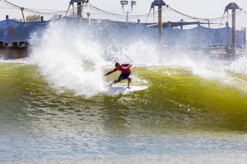 LEEMORE, CALIFORNIA: Kelly Slater på sin egen bølge i Surf Ranch, Leemore, Califormia. Foto: WSL