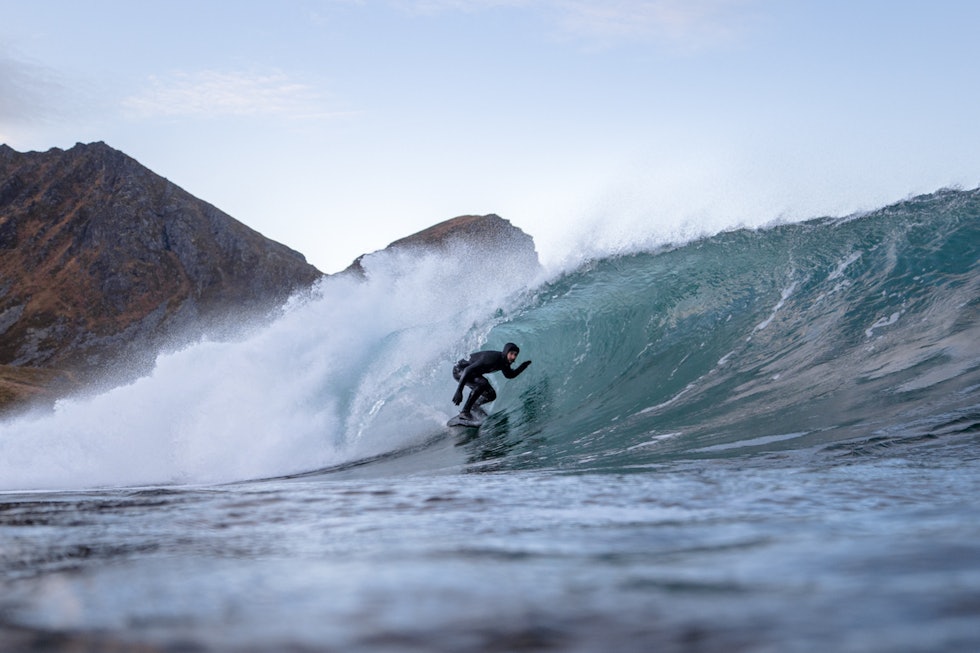 VARIERENDE: Høsten har vært varierende, men mot midten av november har det blitt gradvis bedre. Foto: Hallvard Kolltveit Surf Lofoten