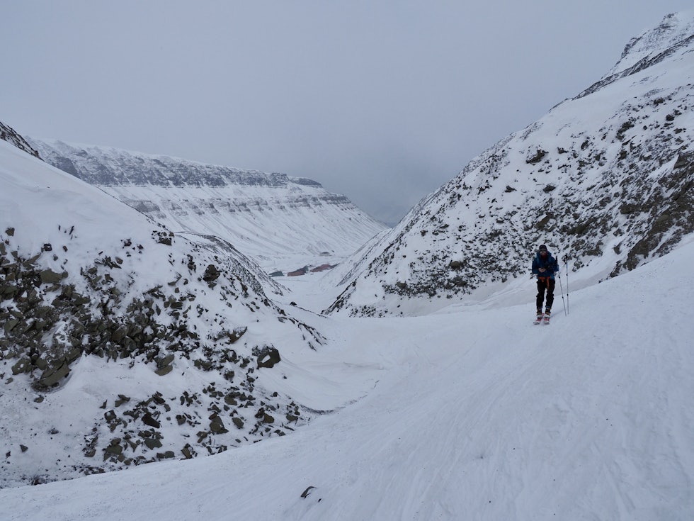 På vei opp i første del av morenelandskapet. Foto: Lisa Kvålshaugen Bjærum P1011185