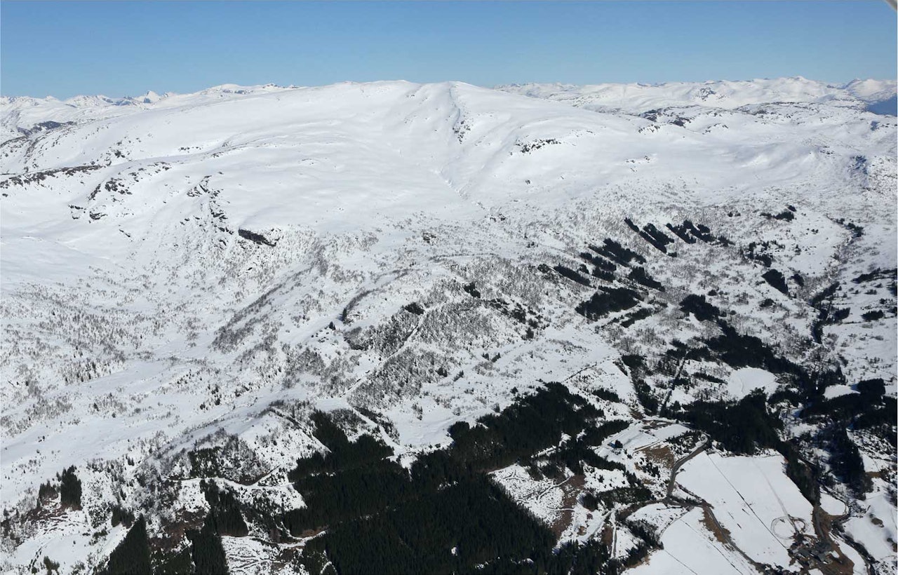 Glitregga sett fra sørvest. Foto: Håvard Myklebust. / Trygge toppturer. Glitregga sett fra sørvest. Foto: Håvard Myklebust. / Trygge toppturer.