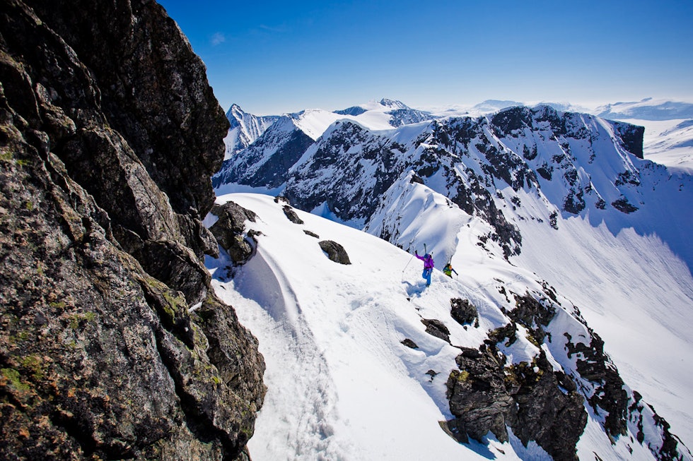 PÅ VEI OPP: Selv om det ikke er skikjøring øverst, er Gjuratind et utmerket skifjell. Foto: Terje Aamodt Gjuratinden