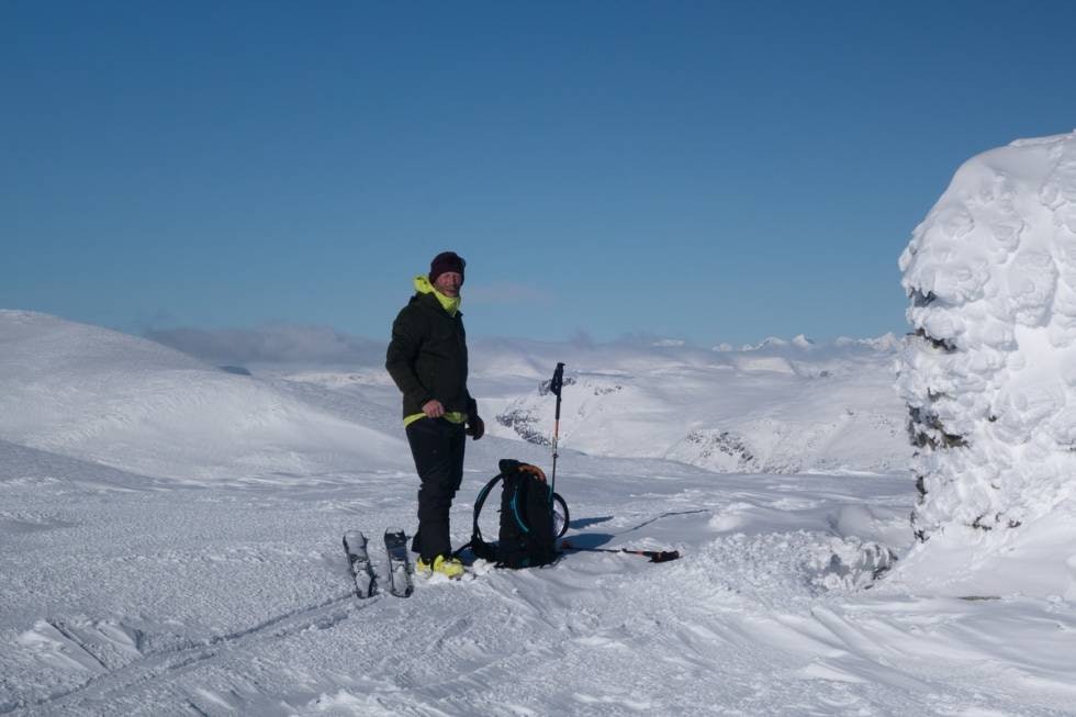 VIDT UTSYN: Fra toppen av Gråkamben ser du store deler av Jotunheimen i det fjerne.