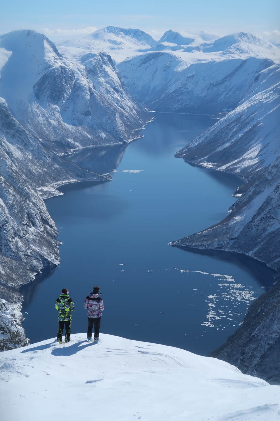 VAKKERT: Fin utsikt mot Eikesdalsvatnet. Foto: Bård Smestad Topptur