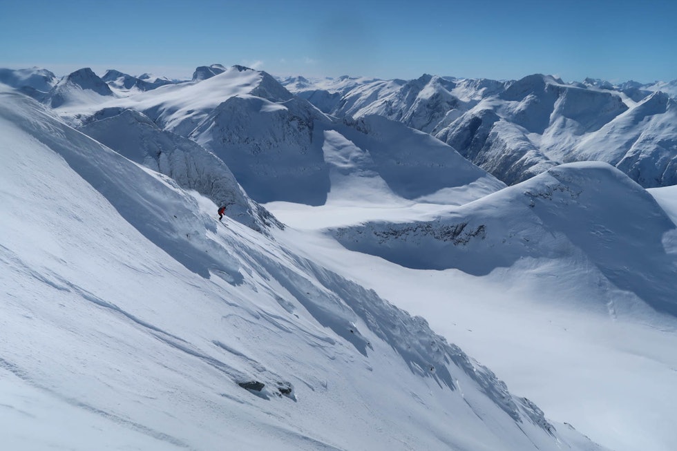 NEDKJØRING: Nedkjøring fra Skjorta, Christian Widén-Björk. Foto: Bård Smestad Topptur Sunndal