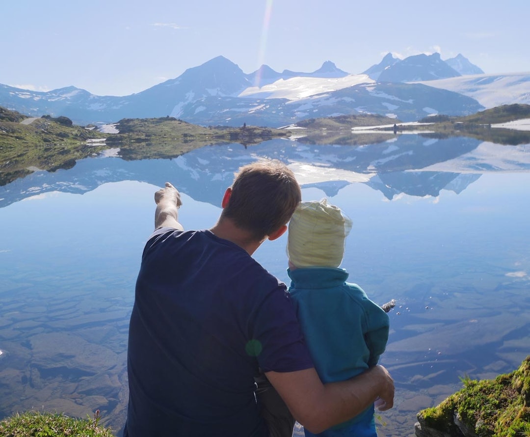 Utenetter handler om dette. Gode, enkle opplevelser med barna. Foto Nina Volstad / Utenetter Utenetter en guide til teltliv