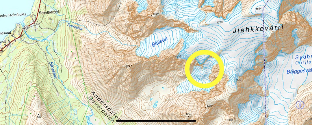 SKREDSTEDET: Sydvestbreen – som ligger sydvest for Jiehkkevárri i den gule ringen – kalvet og skapte stor oppstandelse denne uka. Heldigvis uten personskader. Snøskred Lyngen Jiehkkevárri