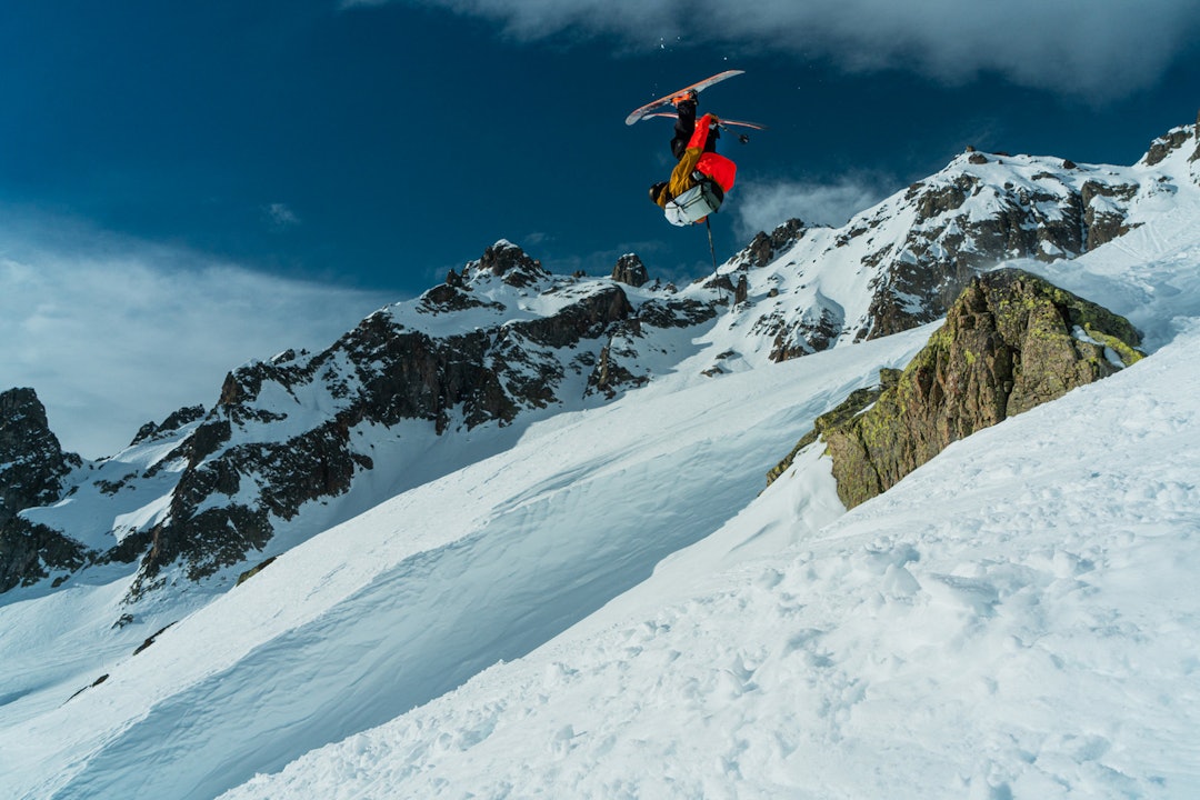 OPP, OPP, OPP: Stinius Skjøtskift søker stort sett mot luften når han står på ski. Foto: Christian Nerdrum Stinius Skjøtskift
