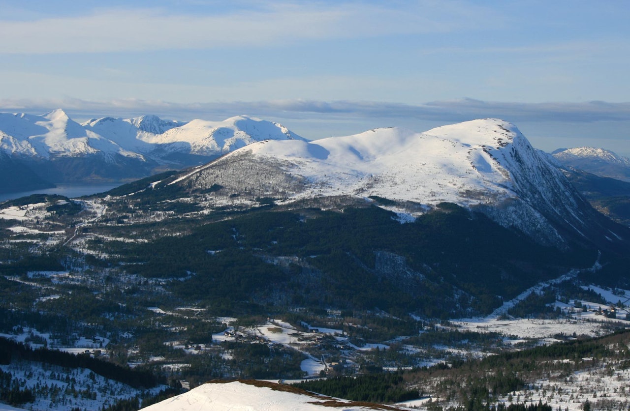 Den mest brukte ruta går opp frå parkeringa på Krøvels- eidet og tilbake same veg. Foto: Håvard Myklebust. Den mest brukte ruta går opp frå parkeringa på Krøvels- eidet og tilbake same veg. Foto: Håvard Myklebust.