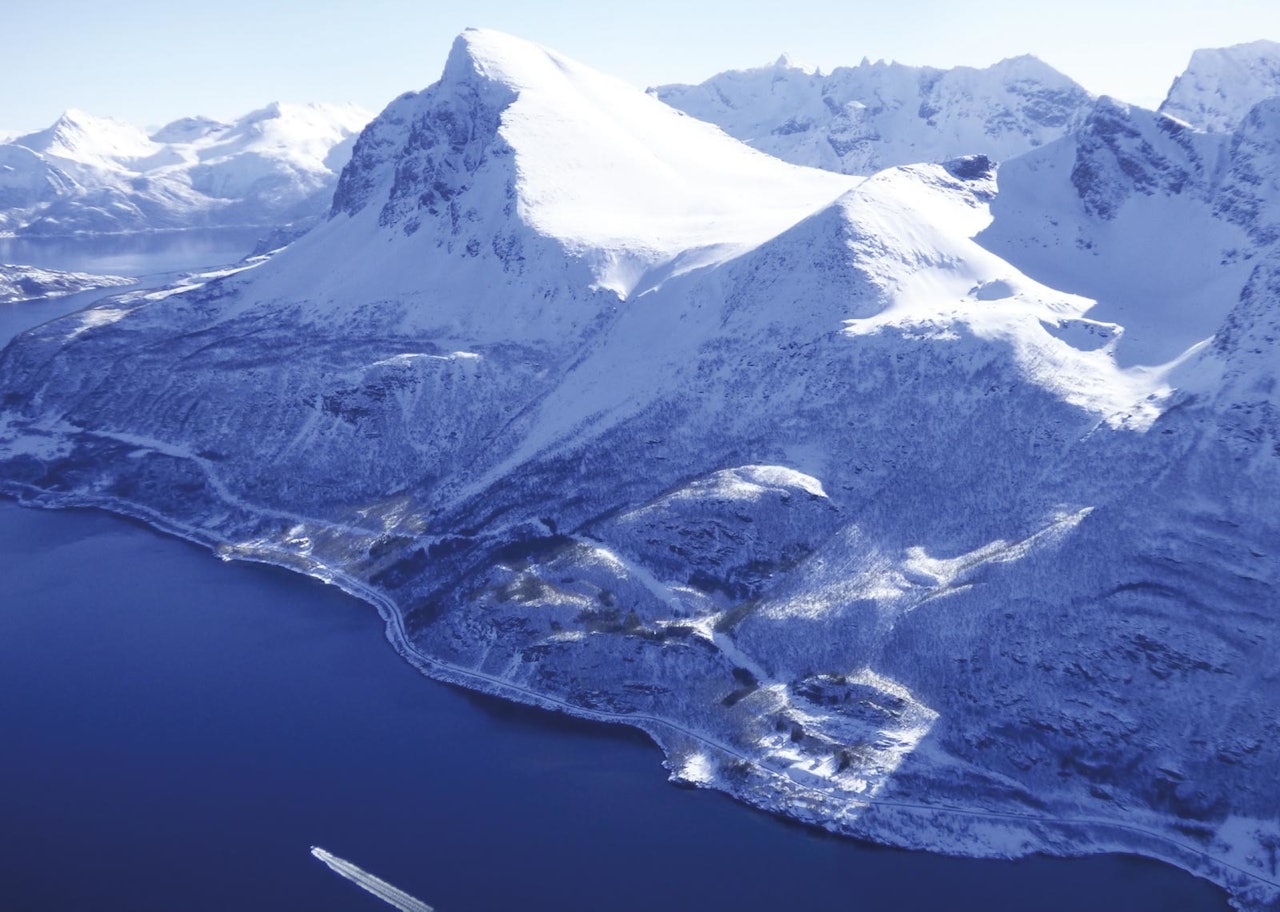 Årbostadtinden 1179 moh fra Toppturer rundt Harstad Årbostadtinden 1179 moh fra Toppturer rundt Harstad