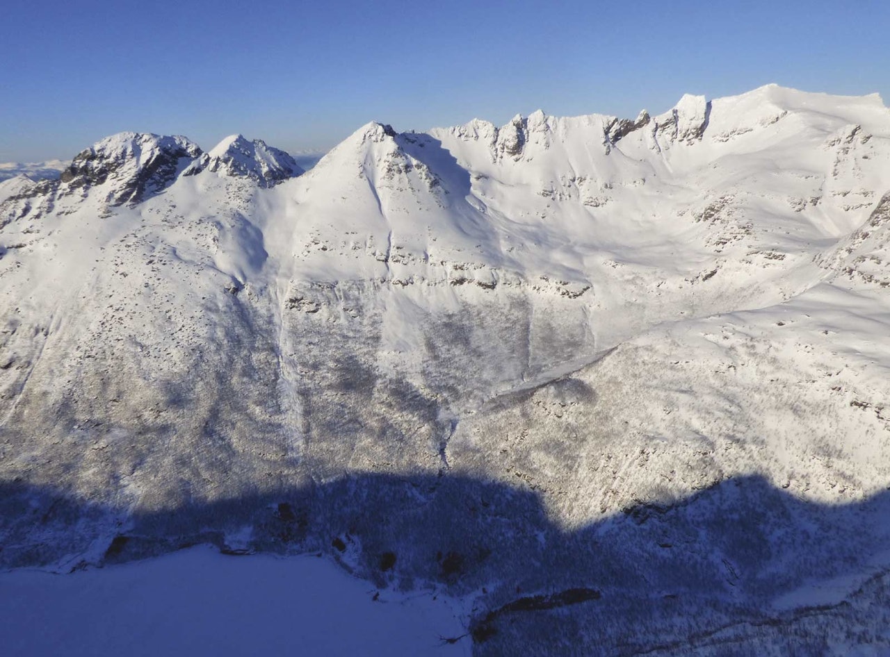 Skartinden 1150 moh fra Toppturer rundt Harstad Skartinden 1150 moh fra Toppturer rundt Harstad