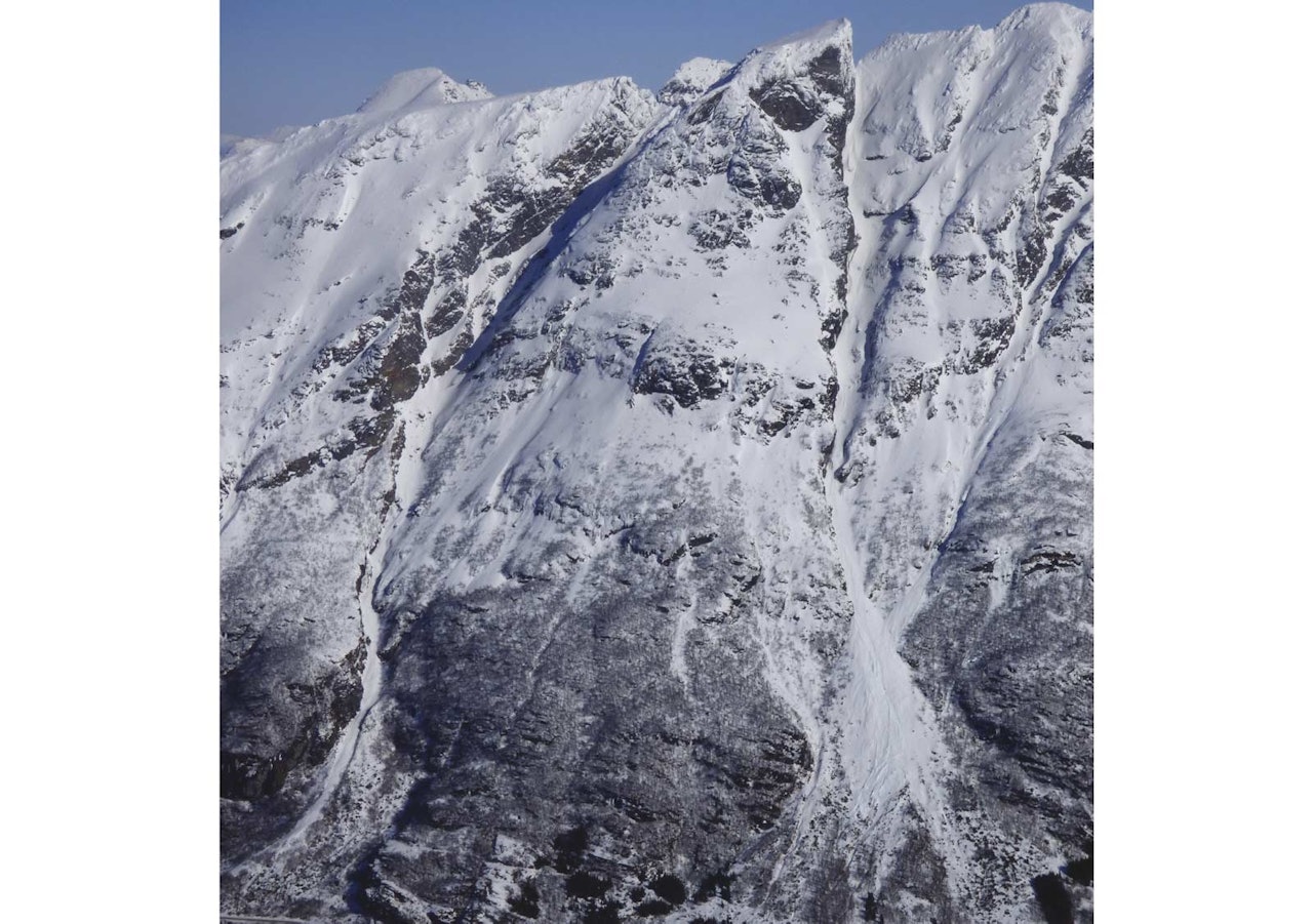 Åtinden 1108 moh fra Toppturer rundt Harstad Åtinden 1108 moh fra Toppturer rundt Harstad