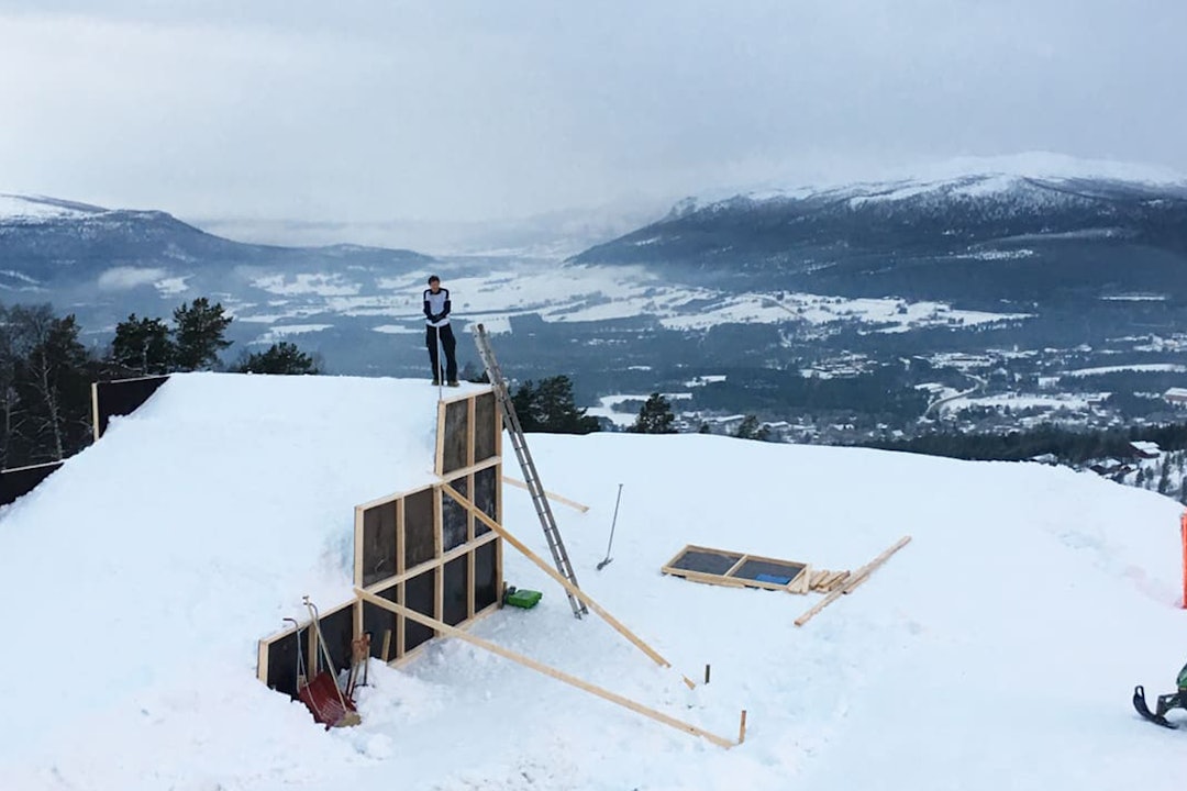 Hopp på store hopp eller dra hjem, er budskapet på dombås skiheiser. Foto: Andreas Amble dombås skiheiser park hopp big air