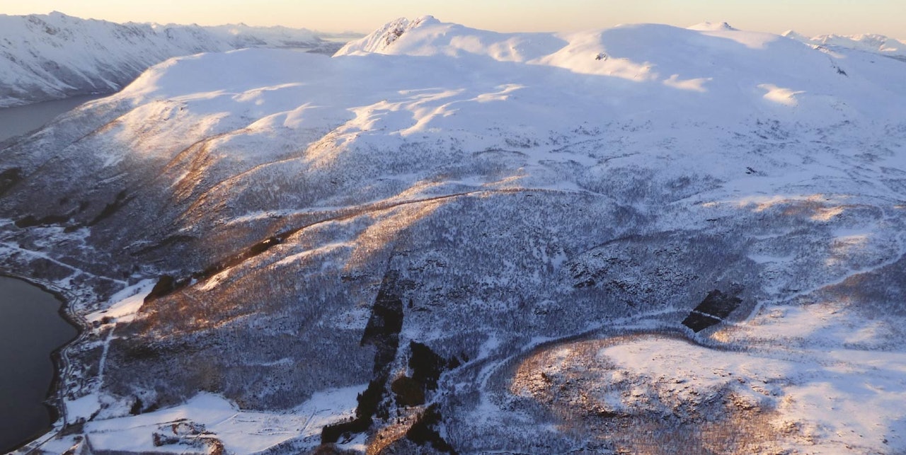 Tverrfjellet 899 moh fra Toppturer rundt Harstad Tverrfjellet 899 moh fra Toppturer rundt Harstad