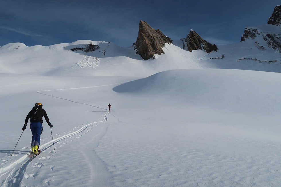 TOPPTUR: Her er gjengen på vei opp et av fjellene i Courmayeur. Foto: Bård Smestad Topptur i Courmayeur