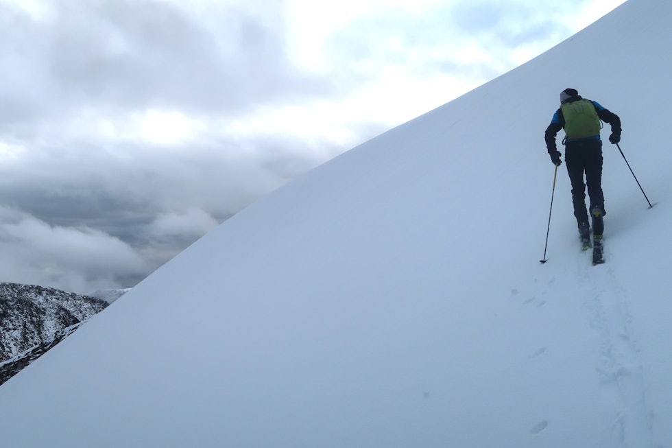 SKIFØRE: Nysnø oppå gammelsnø på Søndre Midthøin. Foto: Bård Smestad sesongstart topptur
