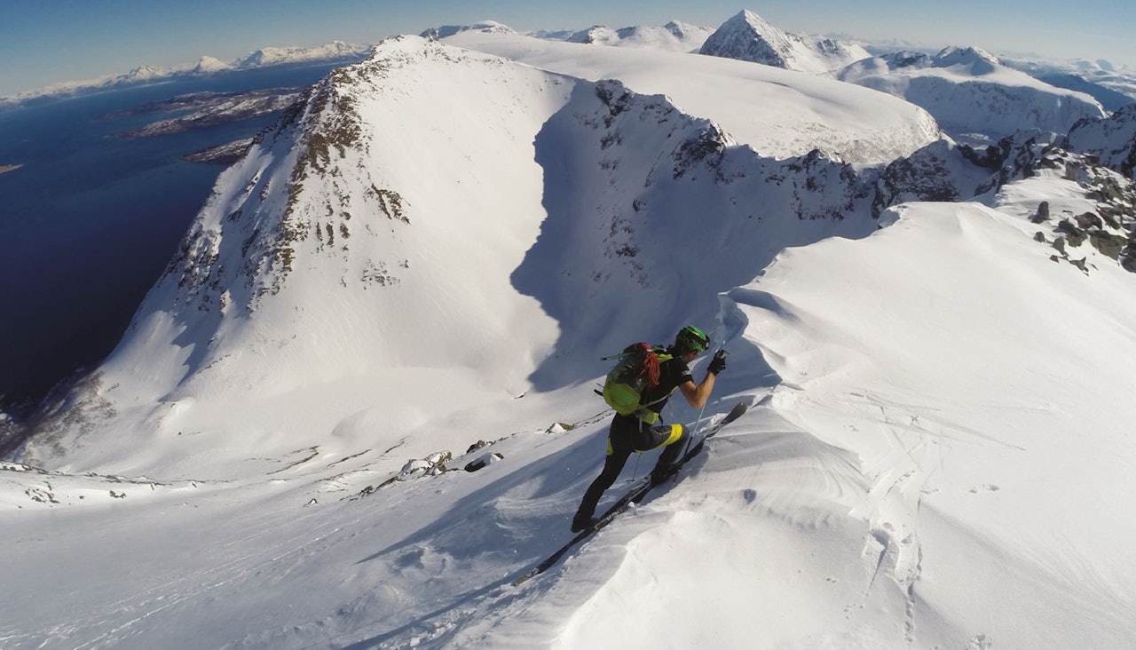 Jan Eirik Holen på vei opp siste delen av østsiden på Storetussen. Jan Eirik Holen på vei opp siste delen av østsiden på Storetussen.
