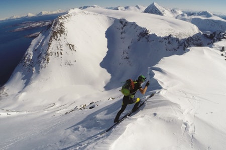 Jan Eirik Holen på vei opp siste delen av østsiden på Storetussen. Jan Eirik Holen på vei opp siste delen av østsiden på Storetussen.