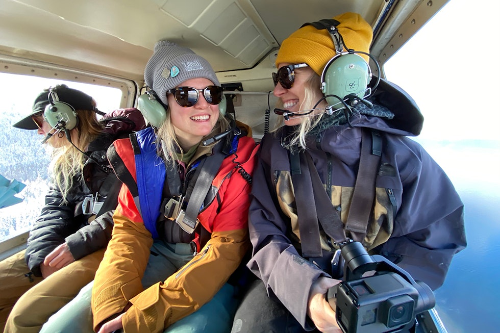 INNSPILLING: Tonje Kvivik i helikopter på vei til innspilling. Foto: Guillaume Tessier MSP
