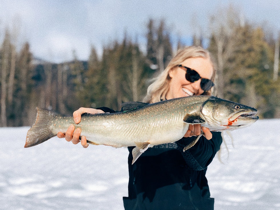 GJØR TING: Tonjes tips er å gjøre ting du vanligvis ikke har tid til. Her er hun på fisketur. Foto: Privat Tonje Kvivik