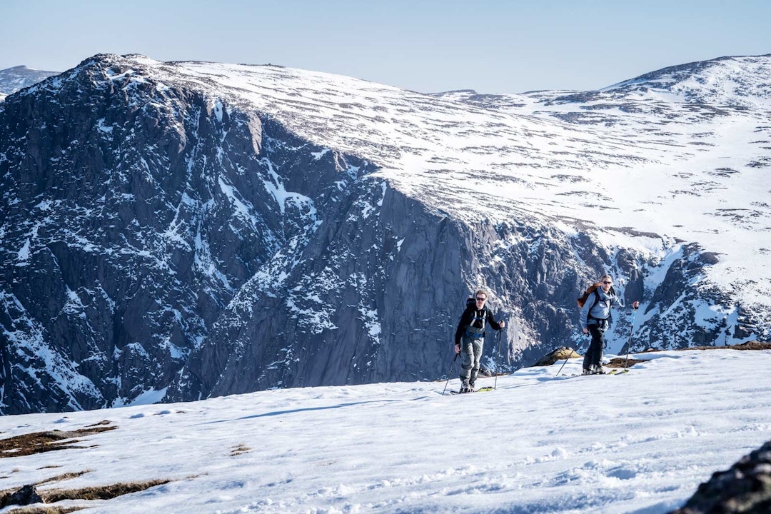 Det levande fjellet: Som om Karl-Kristian og Sondre berre hadde tatt på seg skia og sett ein kurs frå E-134 over Haukelifjell. Skottland-3