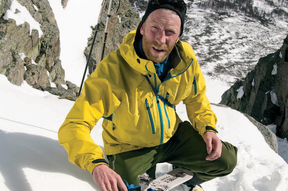 KRITISK: Jørgen Aamot er kritisk til at det bygges så høyt, og så nære skogsgrensa. Foto: Erlend Sande Jørgen Aamot