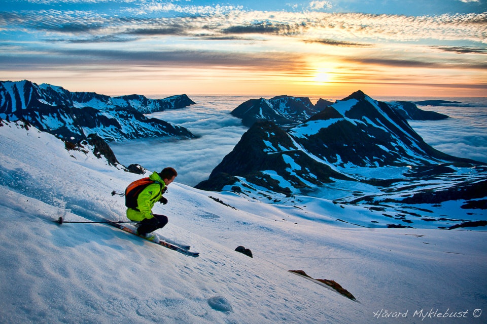 KVELDSTUR: En setervei fører til Rom: Denne toppen når du på en forsommerkveld etter at veien til Steinstøylen åpner. Foto: Håvard Myklebust Vårskikjøring i Romsdalen
